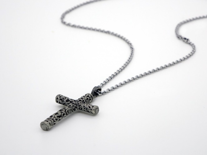 Bijoux de baptême : croix, médaille, comment choisir le cadeau idéal ?